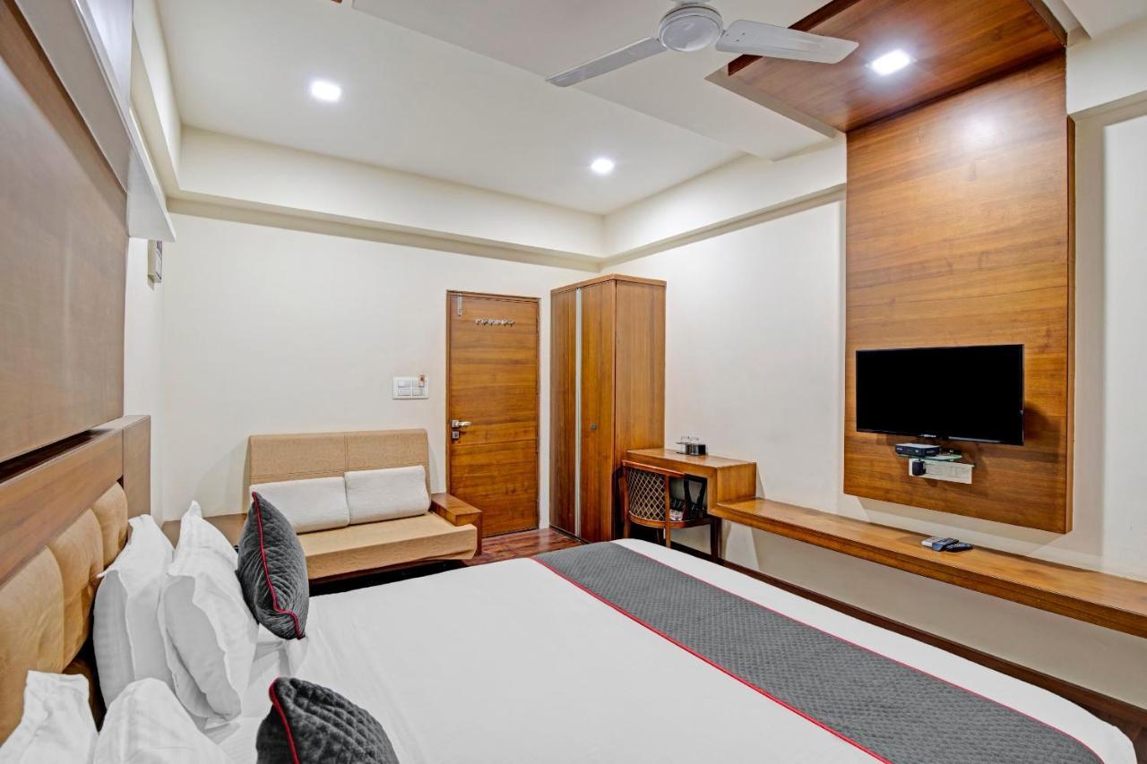 Hotel Navjivan Himatnagar Zewnętrze zdjęcie
